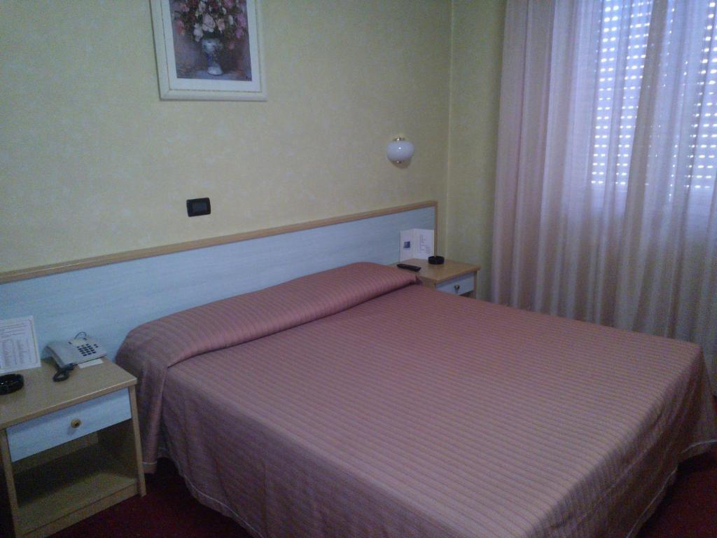 Hotel Villa Ghirlanda Cinisello Balsamo Zimmer foto